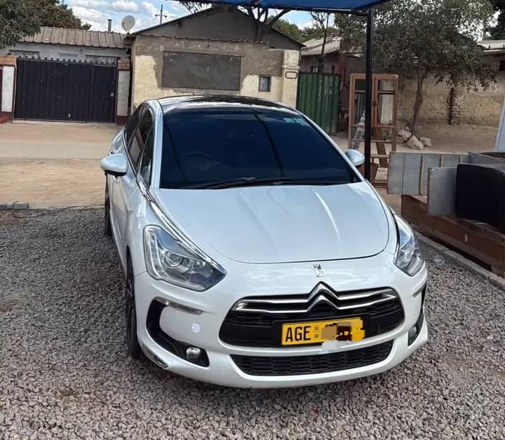 Citroën DS5 | Hatchback | 2.0HDi Turbo Diesel
